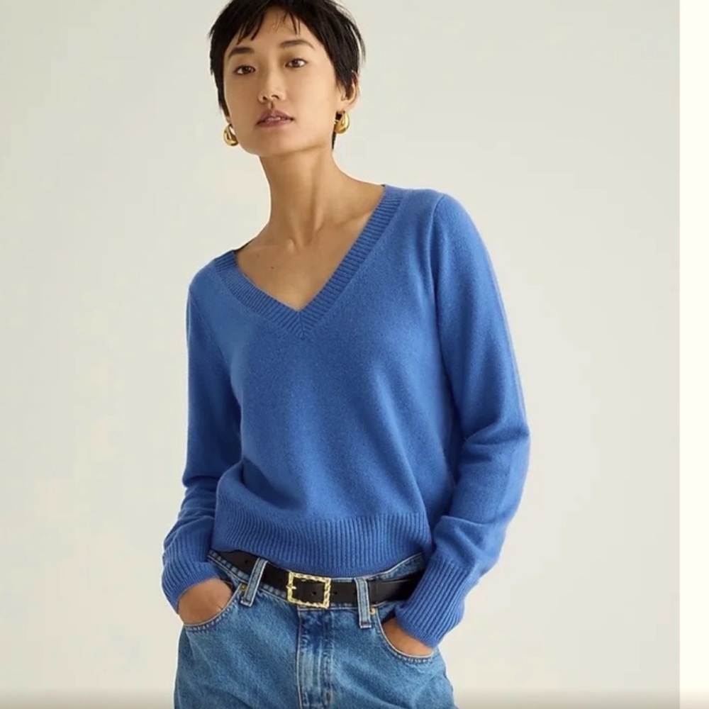 ⭐️J. Crew Cashmere cropped V-neck sweater small blue